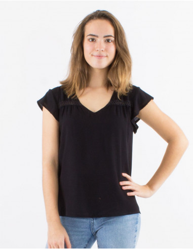 Viscose plain sleeveless blouse with v-neck and buttons